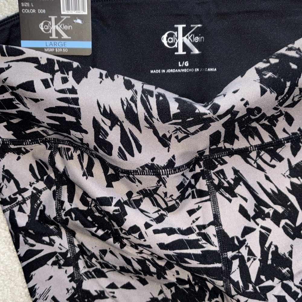 NEW Calvin Klein bike shorts - Picture 4 of 9